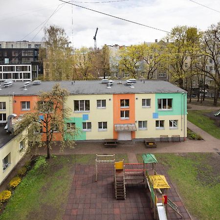 Brivibas Yard Apartment With Parking In City Center Riga Kültér fotó