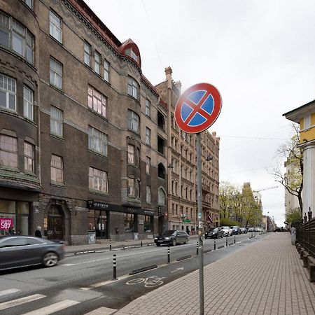 Brivibas Yard Apartment With Parking In City Center Riga Kültér fotó