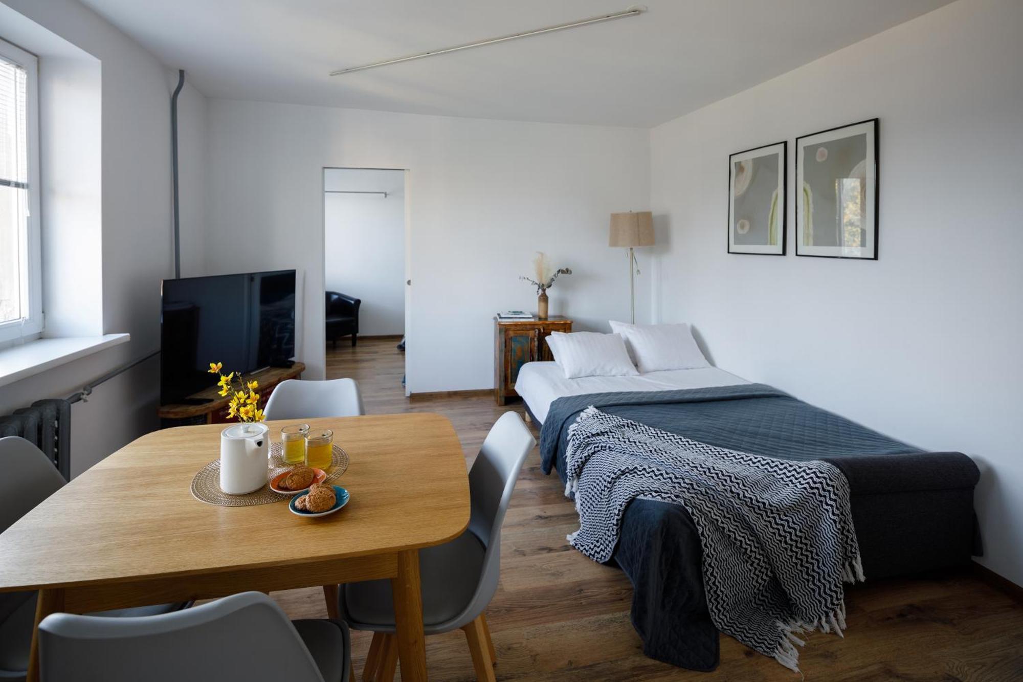 Brivibas Yard Apartment With Parking In City Center Riga Kültér fotó