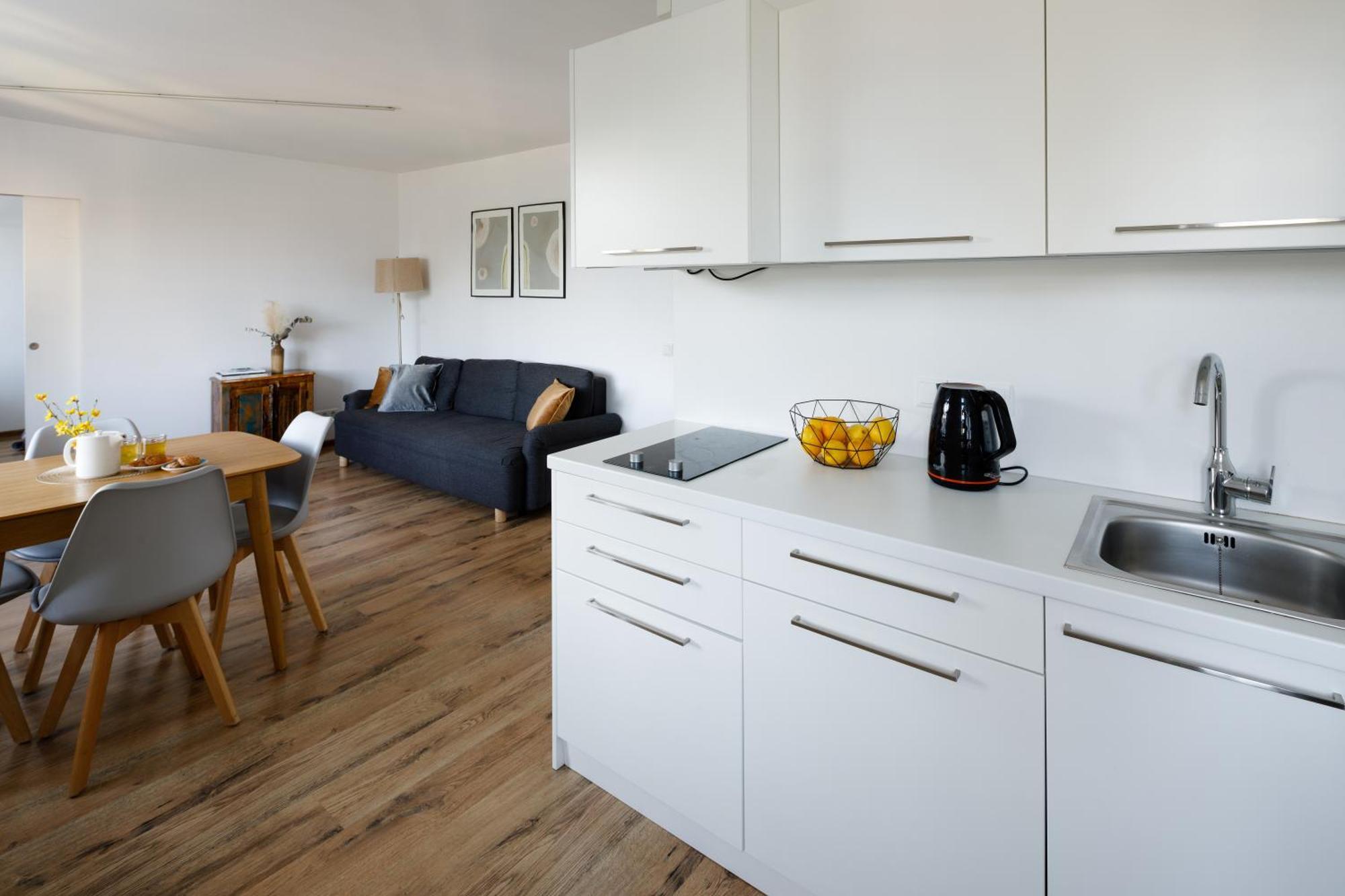 Brivibas Yard Apartment With Parking In City Center Riga Kültér fotó